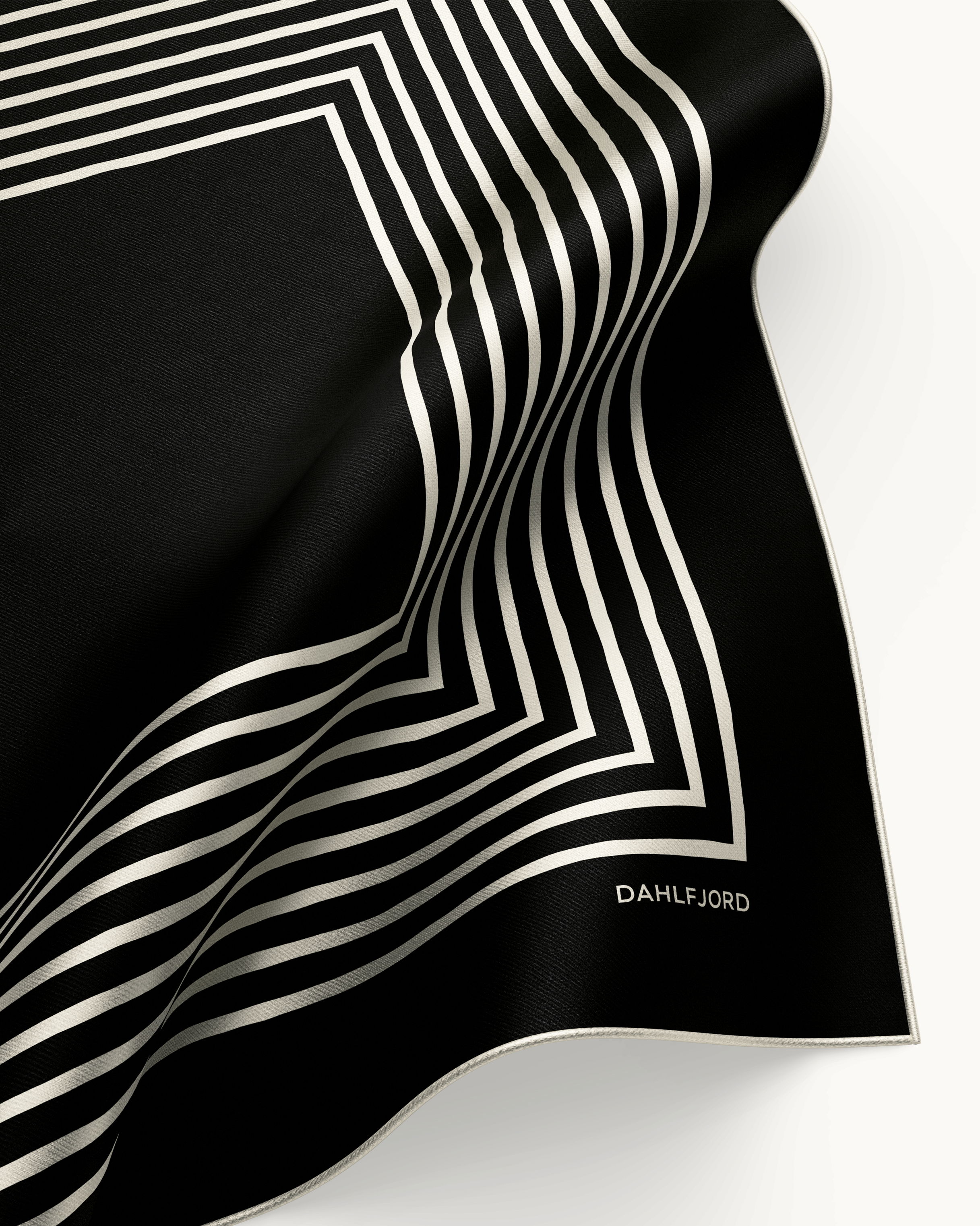 Svart Randig Silk Scarf