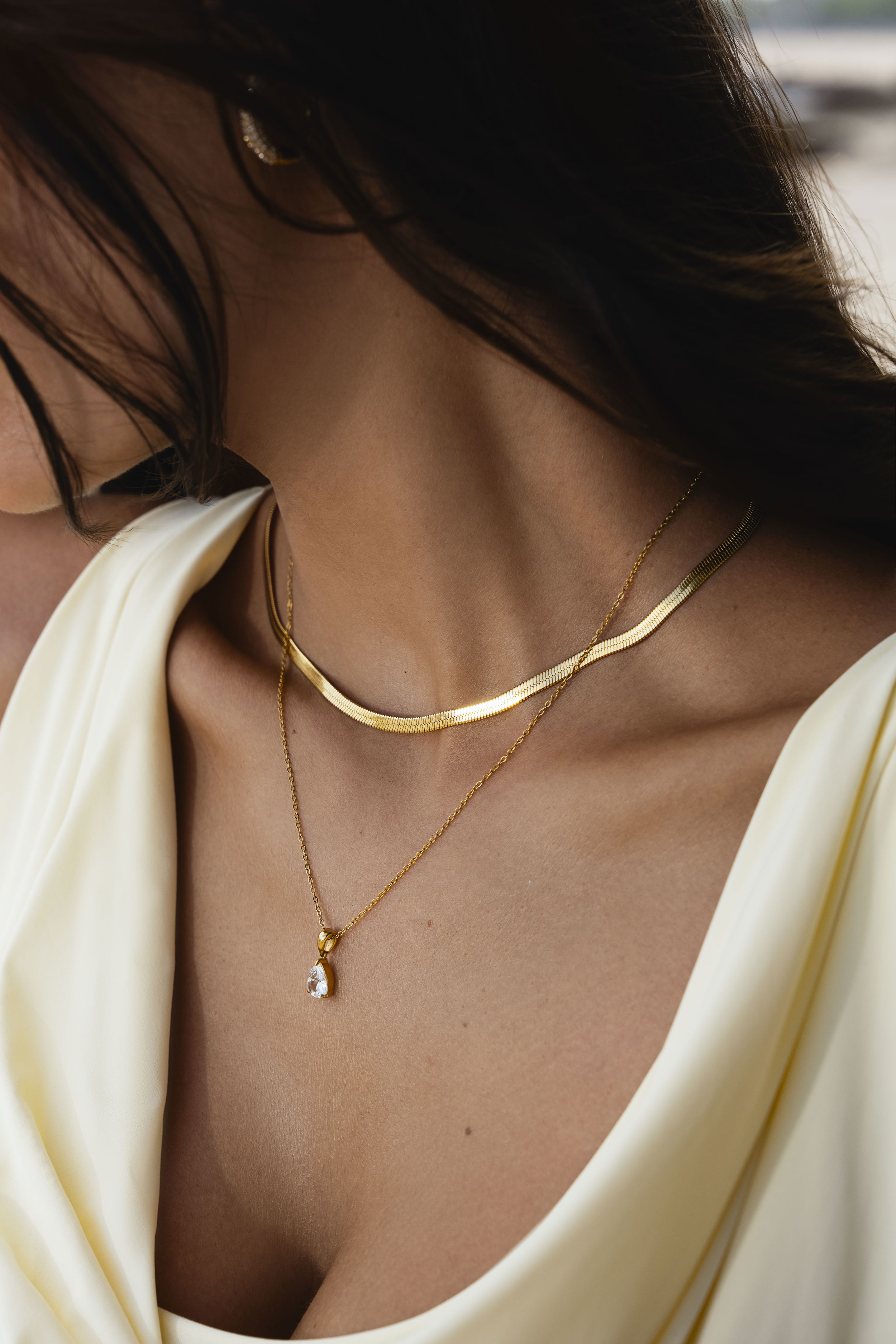 Julia Droppformat Halsband Guld