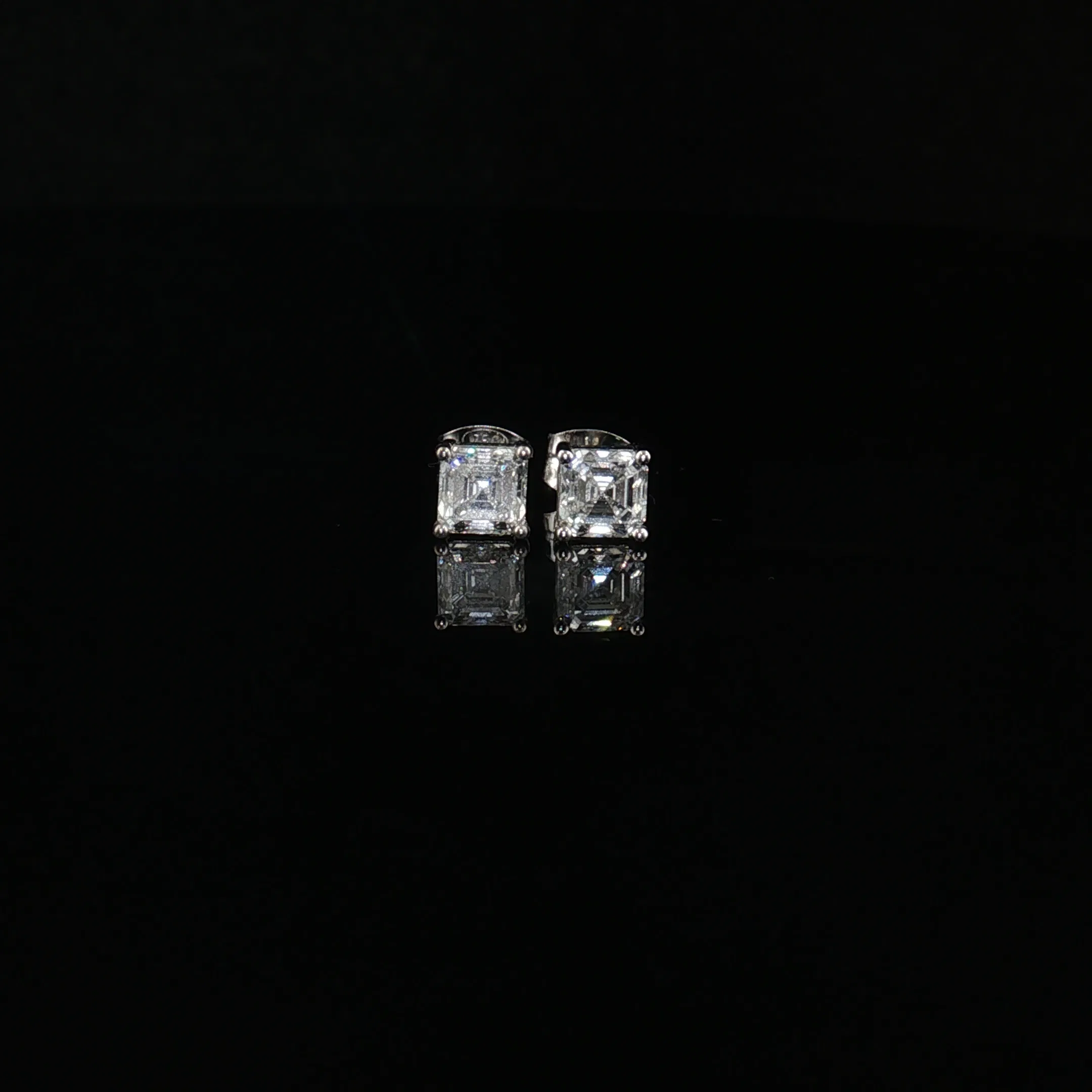 Mira Stud Asscher Örhängen