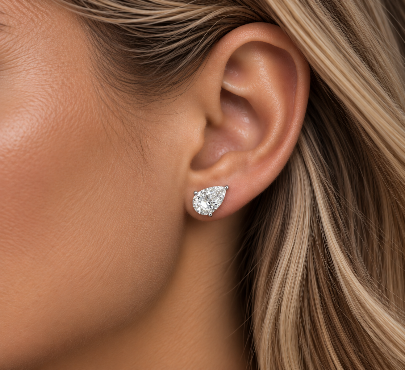 Mira Stud Pear Örhängen